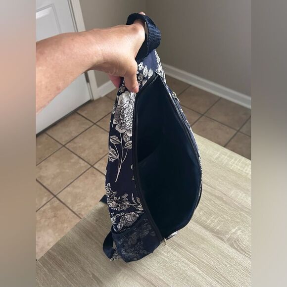 NWOT … Blue Floral Navy Sling Bag - Picture 3 of 4